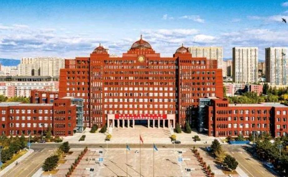 内蒙古大学2025年录取分数线